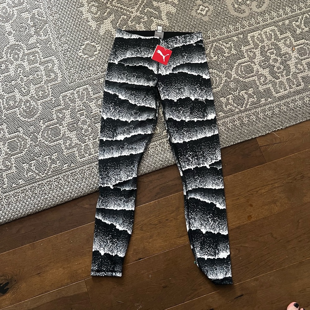 Puma Black and White Leggings with Ripple Pattern
